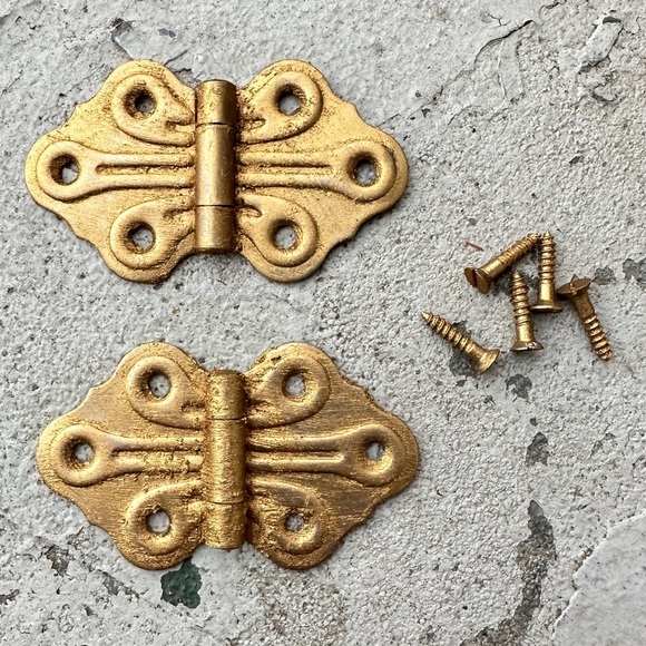 Gilded Gold Ornamental Butterfly Hinges - Picture 4 of 8